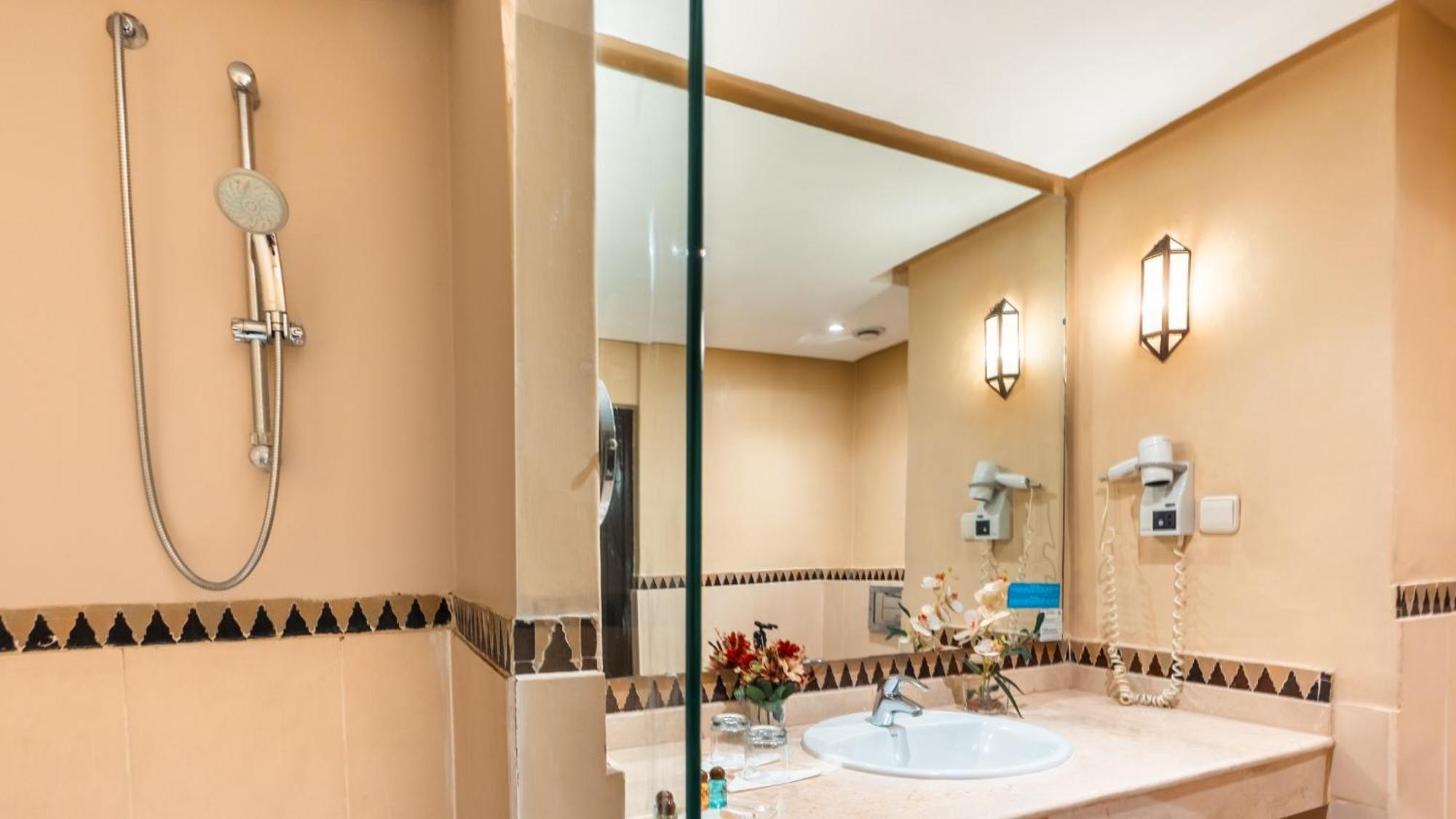 Quarto Duplo com Vista Jardim